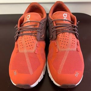 Womens On clouds sz 9/8.5